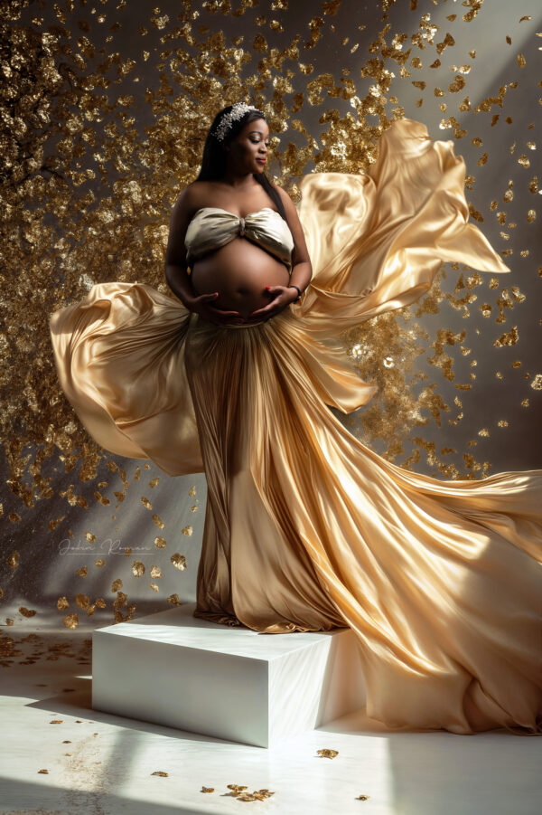 Gold Cloth – Radiant Elegance for Maternity Portraits
